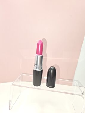 MAC LIPSTICK- "Girl About Town"